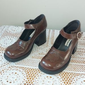 Vintage 90's STEVE MADDEN Leather Mary Jane Floral Chunky Heels Size 9